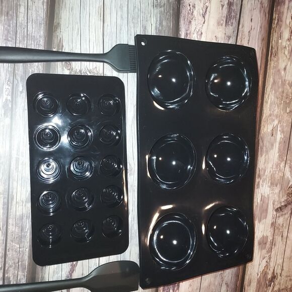 Black Silicone Baking Set - Picture 3 of 4